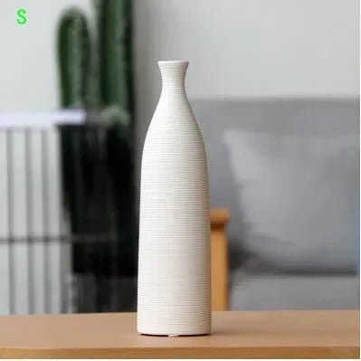 vase en céramique moderne pour décoration intérieure artisanale