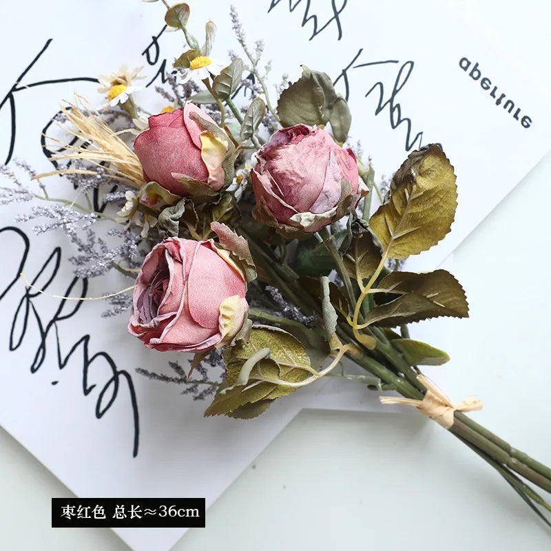 bouquet de roses séchées et pivoines pour décoration rétro automnale