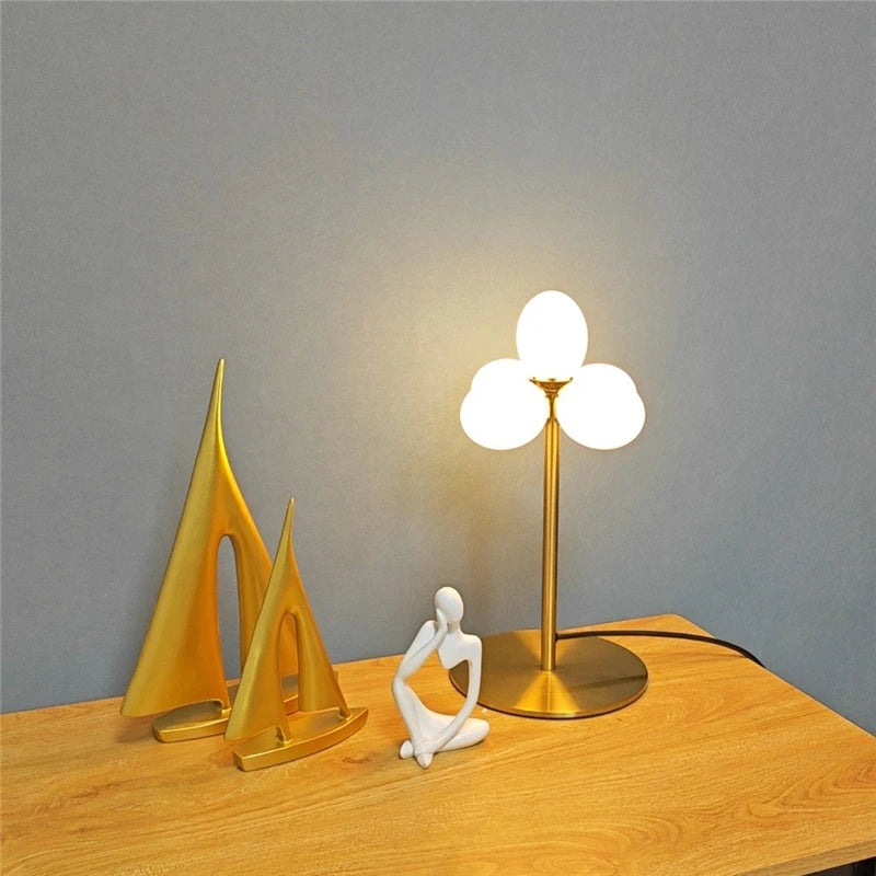 lustre minimaliste en verre design moderne pour intérieur élégant