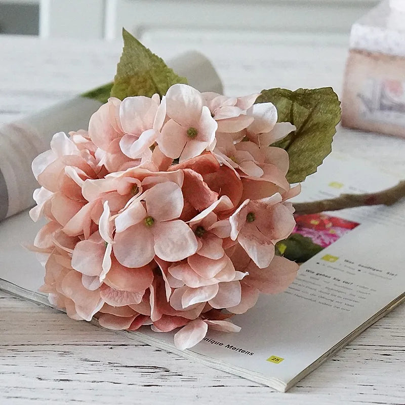 bouquet d'hortensias en soie pour décoration intérieure et mariage