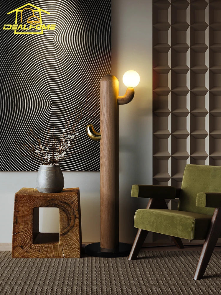 lampadaire design en bois et cactus pour intérieur moderne