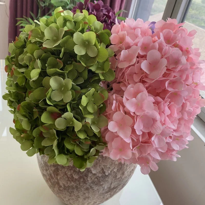 bouquet d'hortensias en soie pour décoration intérieure élégante