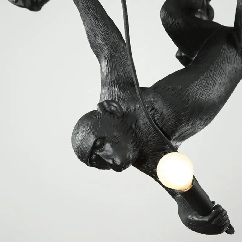 plafonnier led suspendu en résine avec singe grimpant design animal créatif nordique