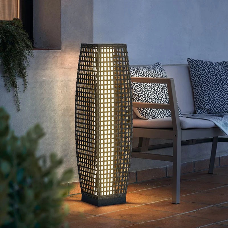 lampe extérieure solaire en rotin et osier décorative