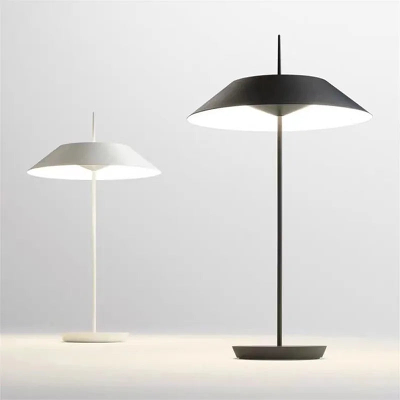 lampe à poser design en métal avec éclairage LED