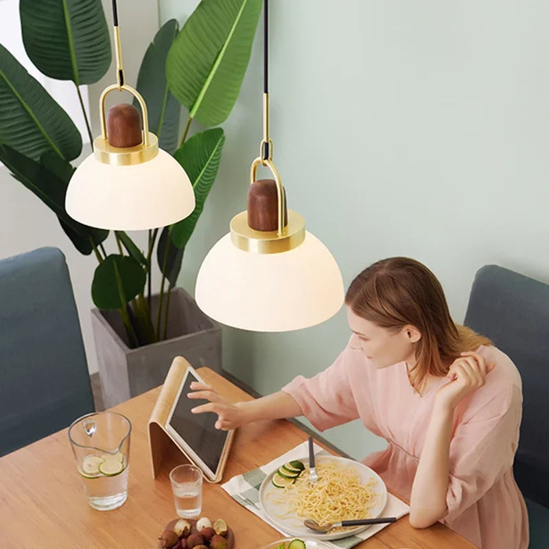 suspension en bois et verre pour décoration moderne