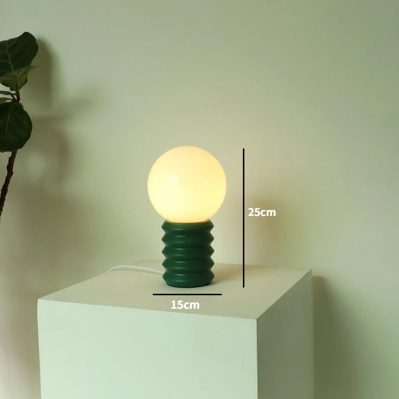 lampe à poser design en verre pour une ambiance chaleureuse