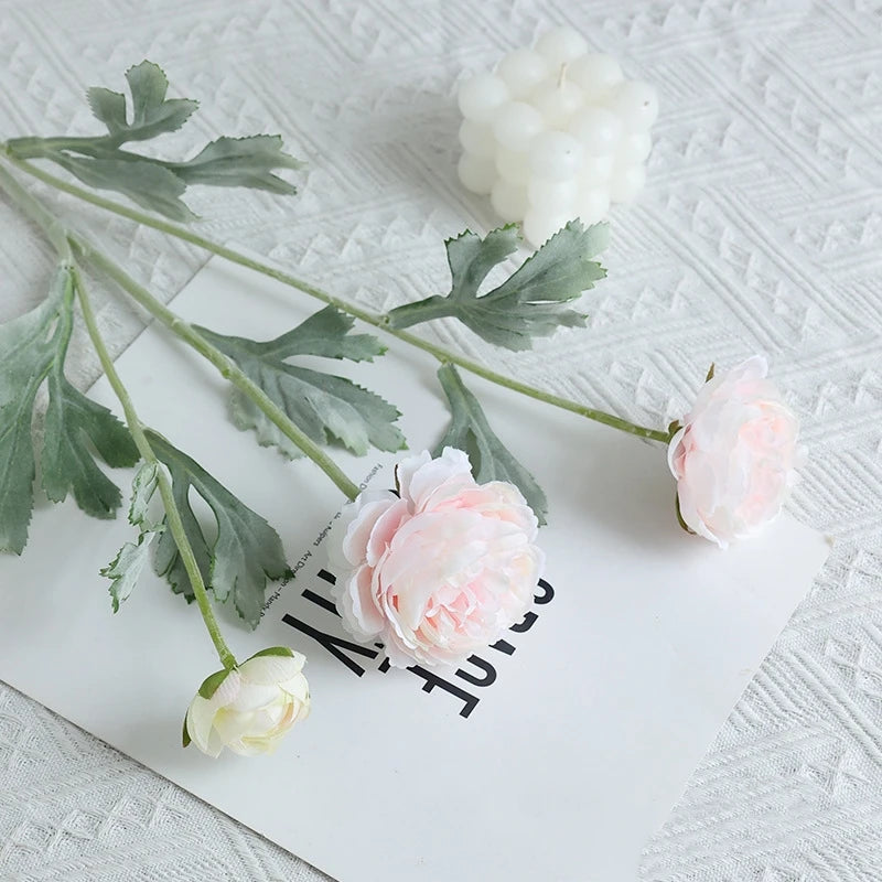 petit bouquet de fleurs artificielles pour décoration de mariage hiver