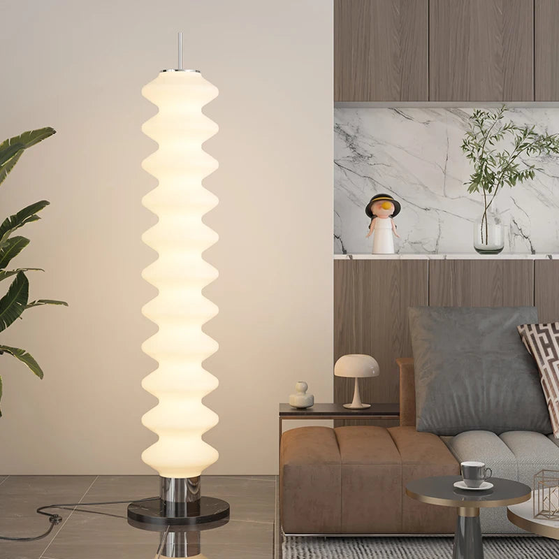 lampadaire design léger pour éclairage intérieur moderne