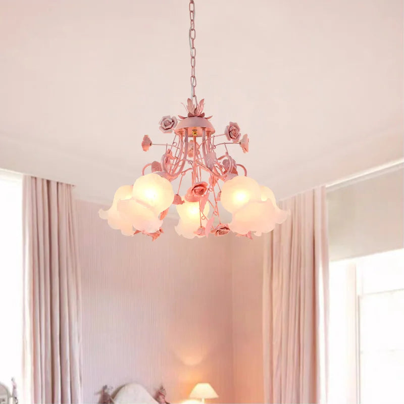 lustre rose pour une ambiance enfantine lumineuse et douce