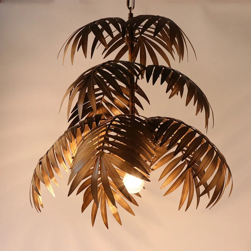 lustre industriel vintage en feuilles de cocotier style bohème tropical