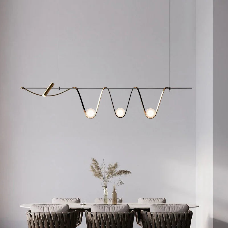 suspension LED dorée minimaliste et décorative d'intérieur