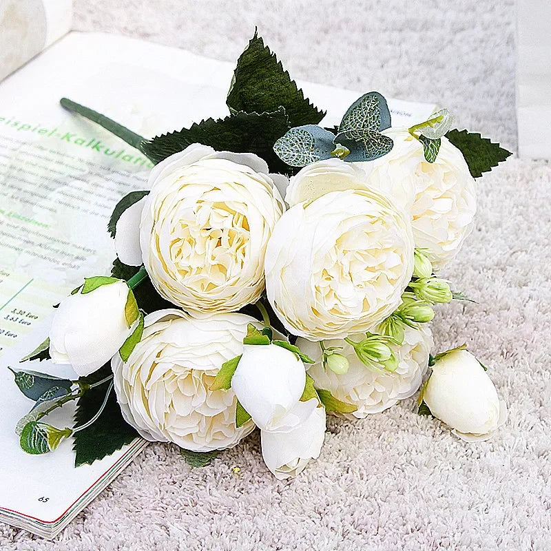 petit bouquet de fleurs artificielles pour décoration printanière et mariage