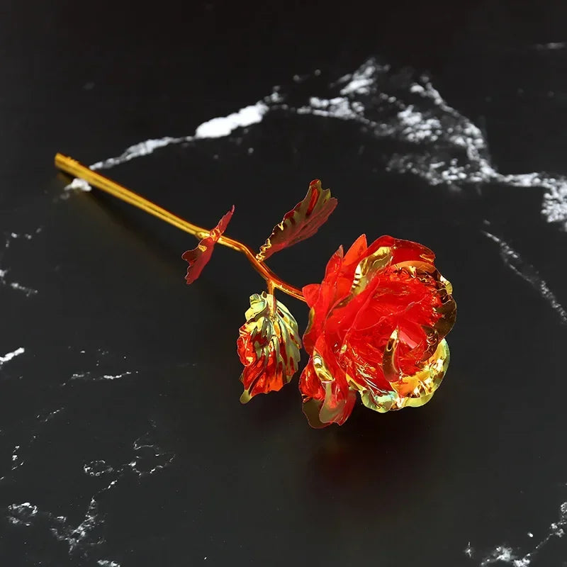 fleur de rose en feuille artisanale pour la saint-valentin