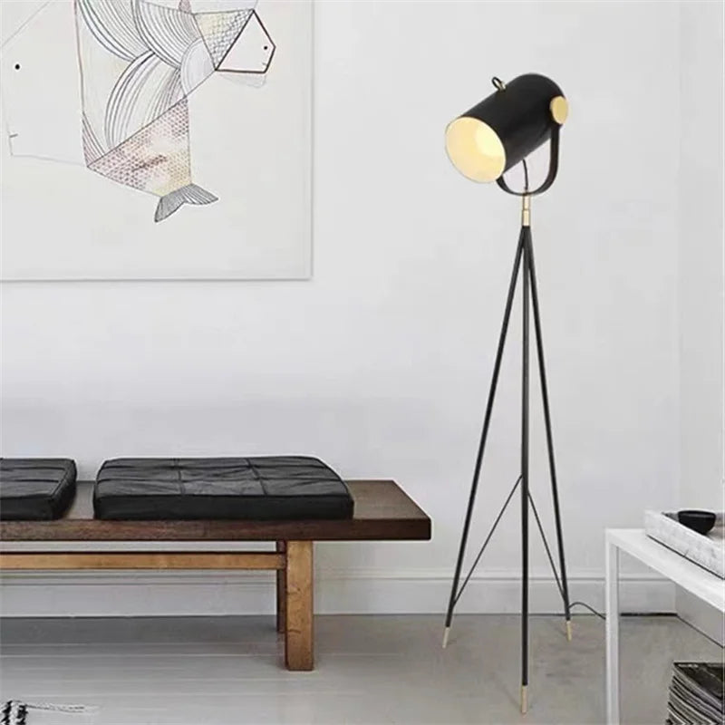 lampadaire design danois avec trépied nordique élégant