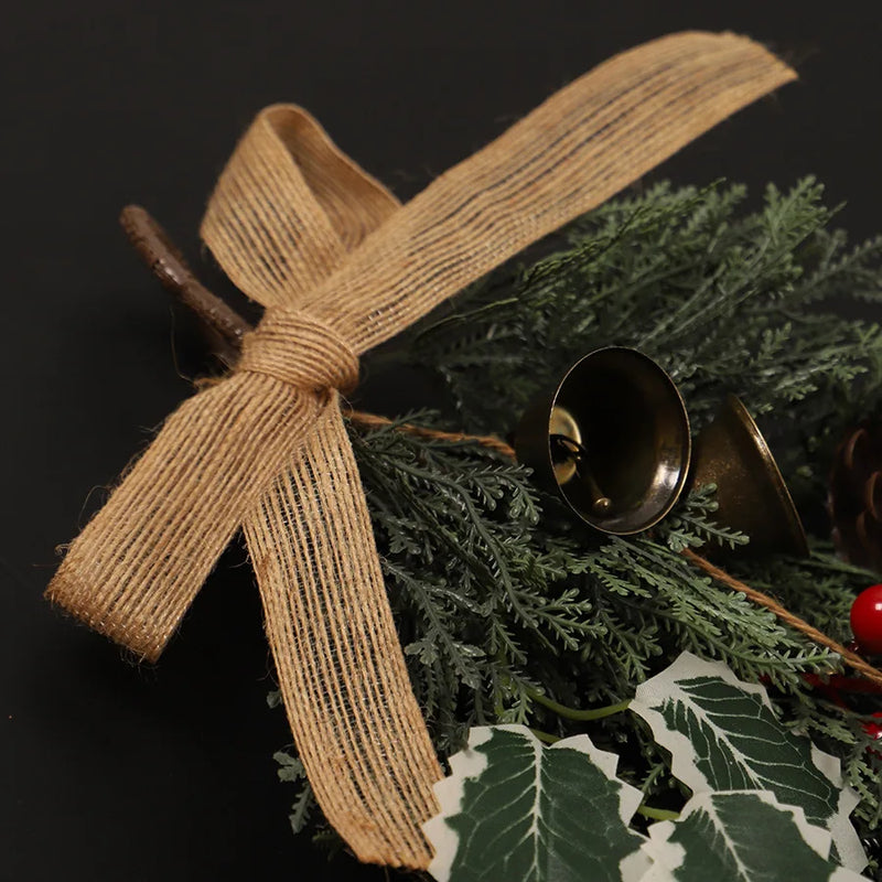 couronne de noël décoration de porte avec baies et cloches