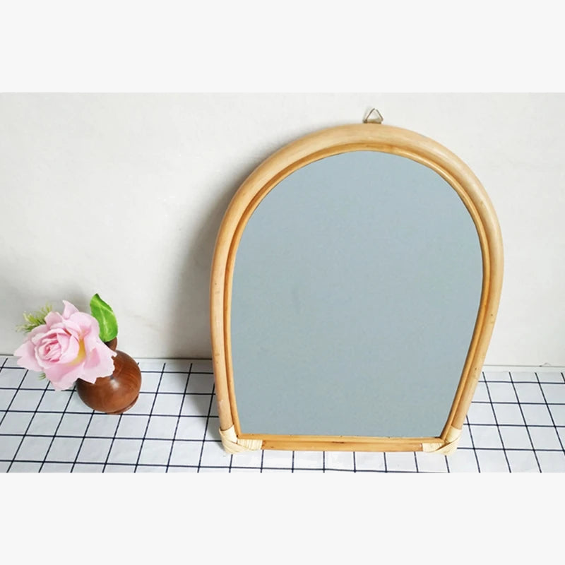 miroir-mural-suspendu-en-rotin-pour-un-maquillage-pratique-5.png