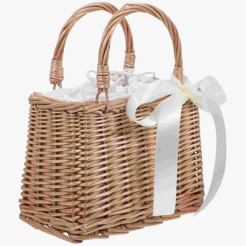 sac-main-en-paille-avec-panier-fleurs-en-rotin-2.png