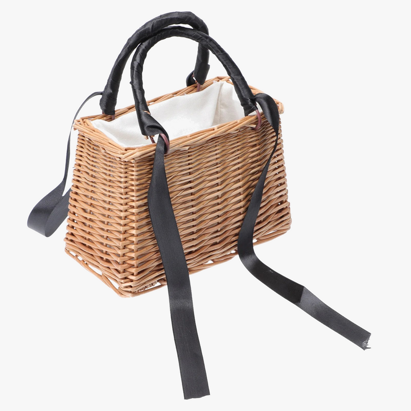 sac-main-en-paille-avec-panier-fleurs-en-rotin-4.png