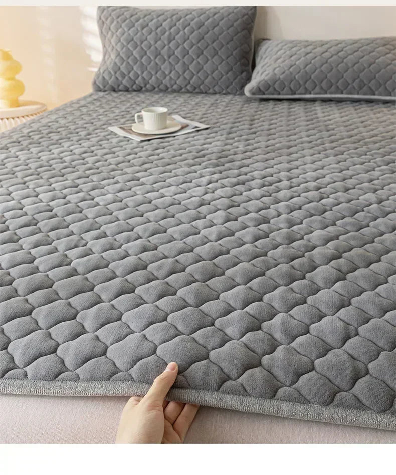 surmatelas-en-velours-chaud-pais-pour-un-confort-optimal-0.png