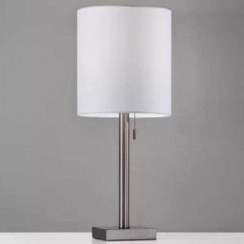 Lampe à poser à piles en métal blanc ajouré 13x13x20cm